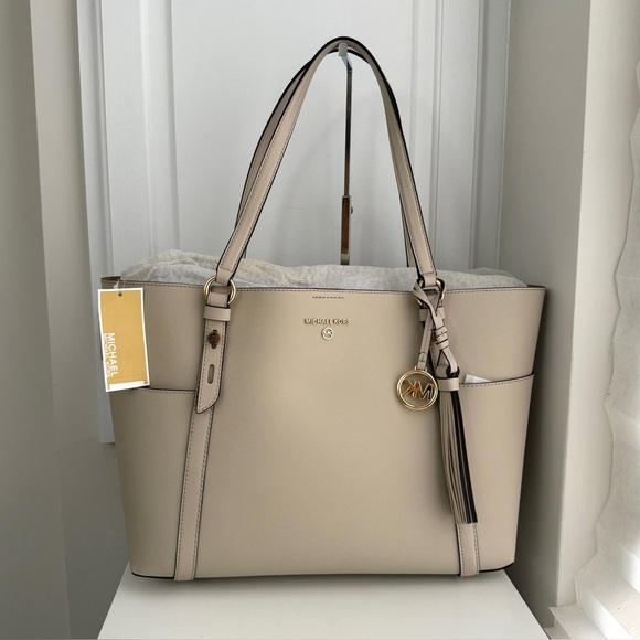 NWT Brand New Michael Kors Beige Tote Bag - Picture 1 of 6